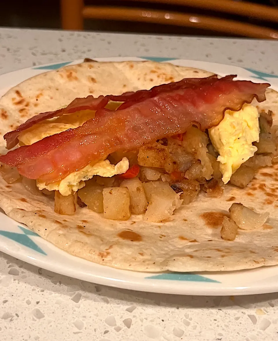 Let’s wrap this breakfast burritos🥔🥚🧀🥓🌯|🌺IAnneさん