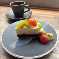 葡萄とキウイのタルトと珈琲| ちゃみこさん