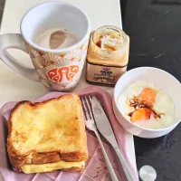 Cheese butter toast eggs iced latte 😍🥜🍞🥚🧀☕late breakfast| 🍒lynnlicious🍒さん