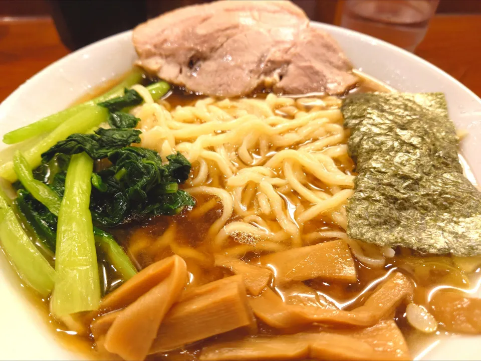 【1961年創業】 
【2008年新宿自社ビル完成】 
らあめん満来 
らあめん
@新宿4分 
25307
〈醤150塩48噌󠄀23タ10昆9出15
F16冷27混4つ3焼1ポ1〉|大脇さん