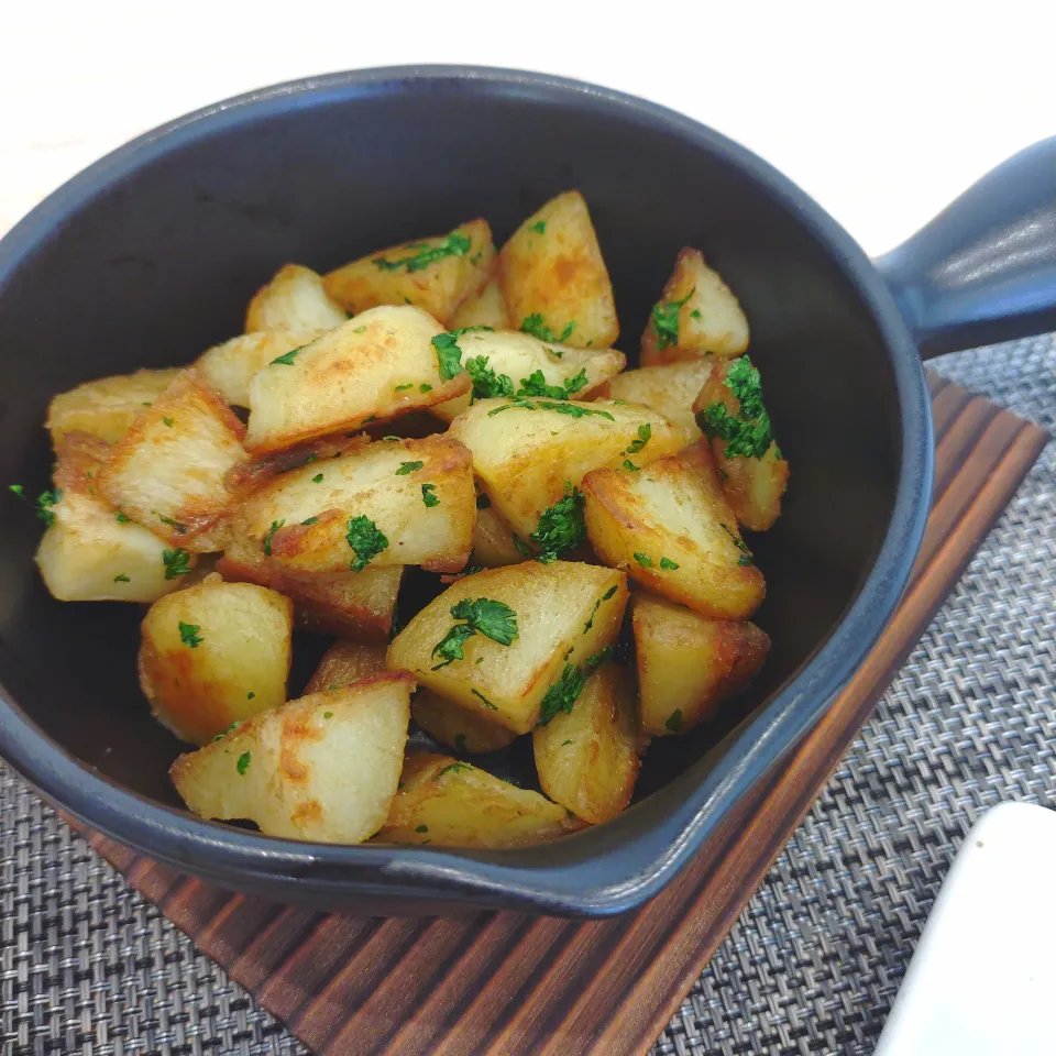 アンチョビポテト|あゆみ│ハレシピさん