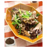 黒舞茸とアスパラ菜の蛤汁炒め煮|＊Aloha＊さん