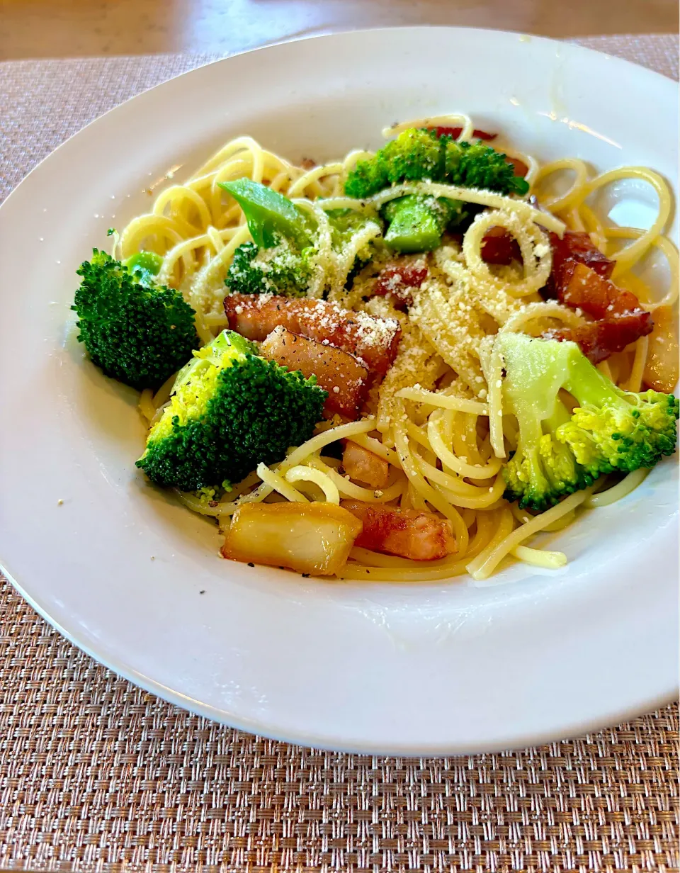 11/16のお昼ごはん~ブロッコリーとベーコンのパスタ~|ゆかｕさん