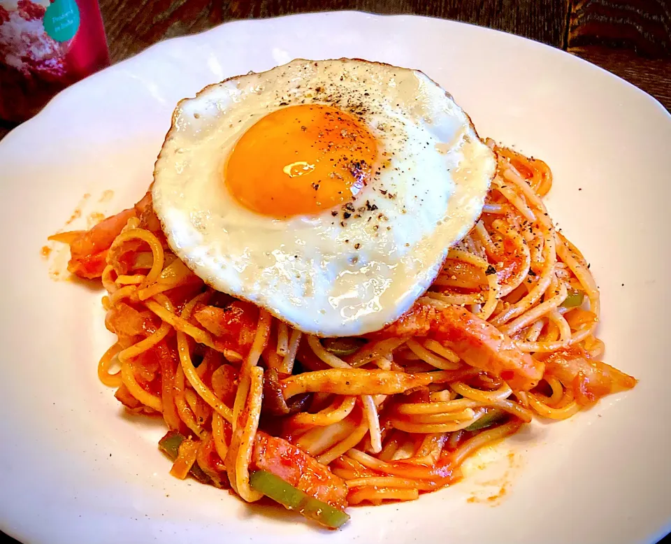 麺好きランチは                                                         「ナポリタン・目玉オン」|mottoさん