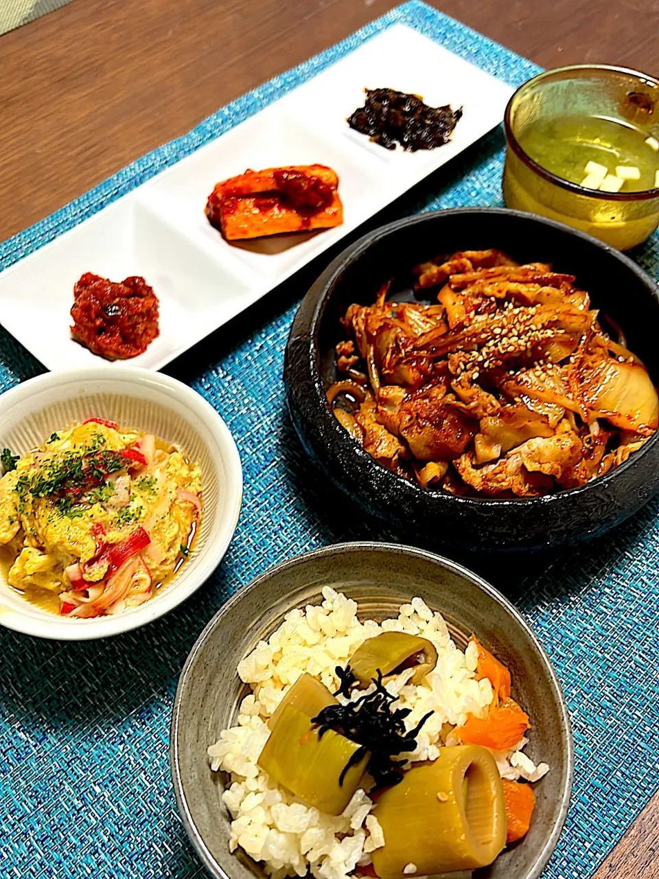 四方竹ご飯　豚キムチ　カニ玉　鶴橋キムチ盛り|チャコイブさん