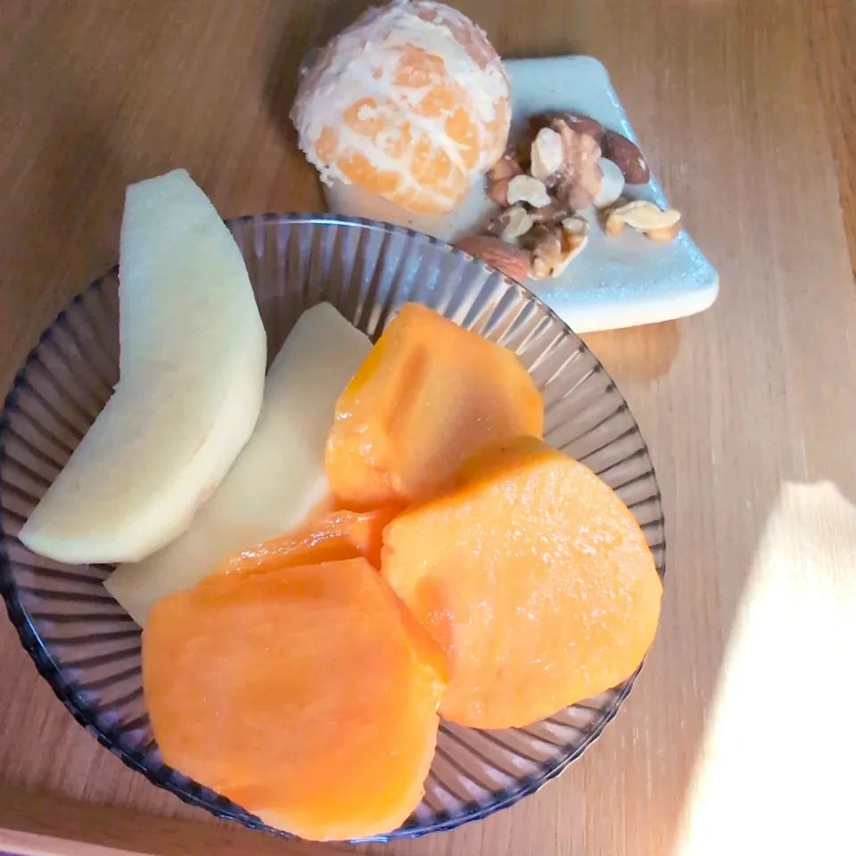 食後のデザート／福岡の柿王／🍎／さくたえちゃんから貰った🍊／MIXNuts|チョコさん