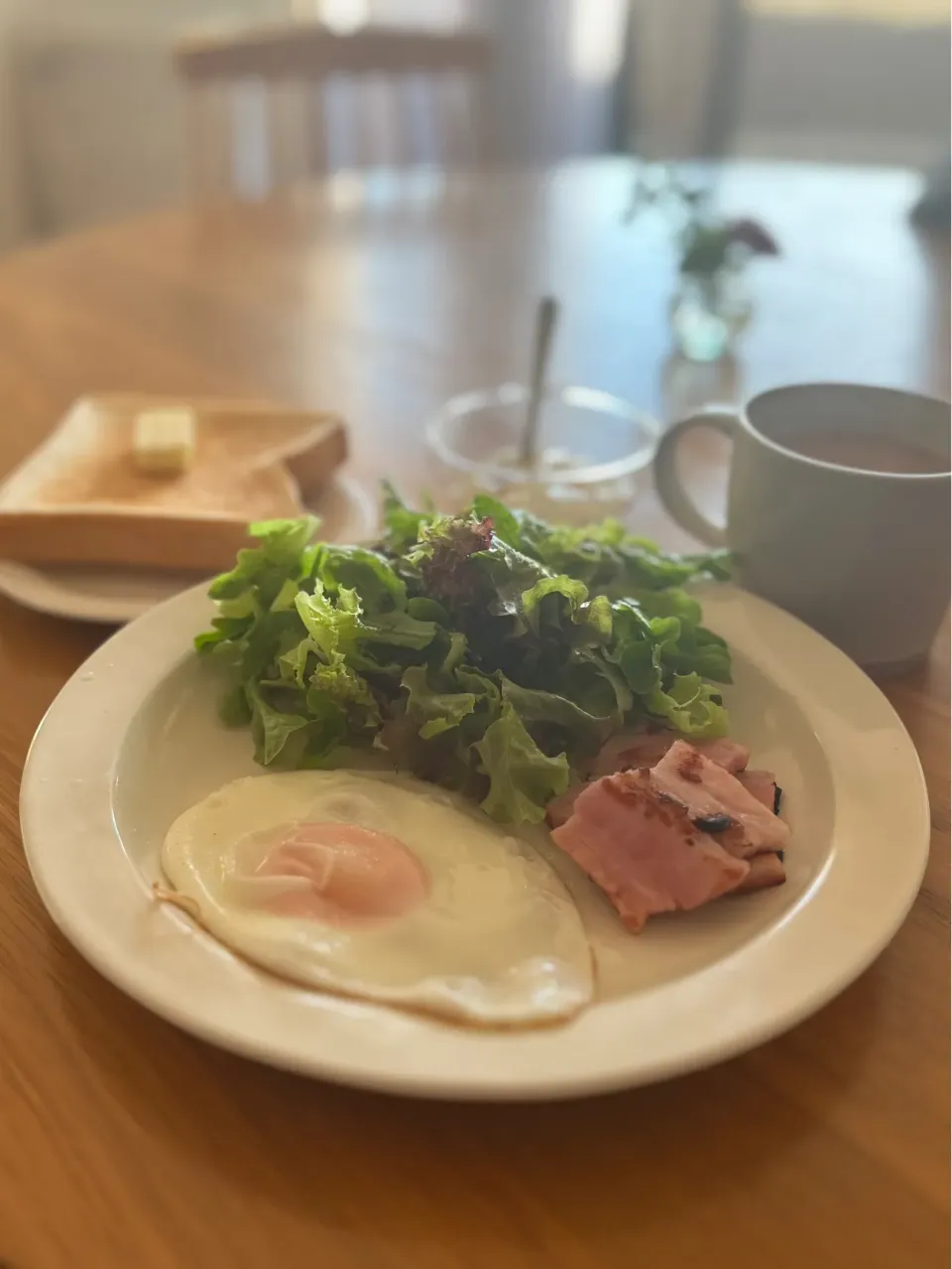 11/16の朝食　目玉焼きとベーコン|yoneさん