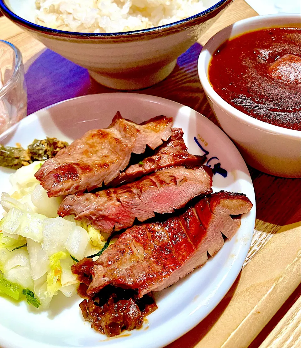 牛タンと牛すじシチュー|ユキちゃんさん