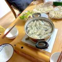 水餃子、グリーンサラダ。| くろーぶやんさん