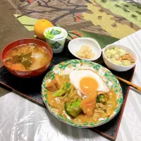 grandmaの晩ごはん☆ 今夜は昨日の蒸し野菜でカレー🍛をお味噌汁とラッキョとアボカド🥑入り納豆を…
頂きます|kaoriさん