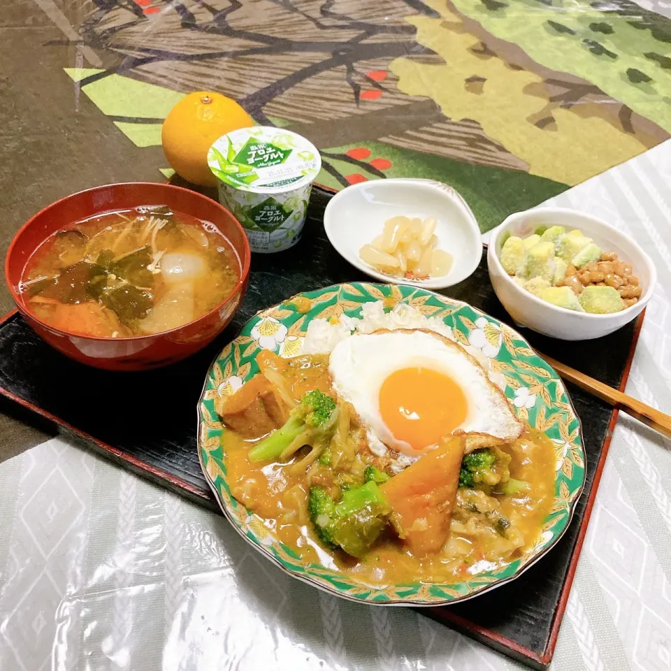 grandmaの晩ごはん☆ 今夜は昨日の蒸し野菜でカレー🍛をお味噌汁とラッキョとアボカド🥑入り納豆を…
頂きます|kaoriさん