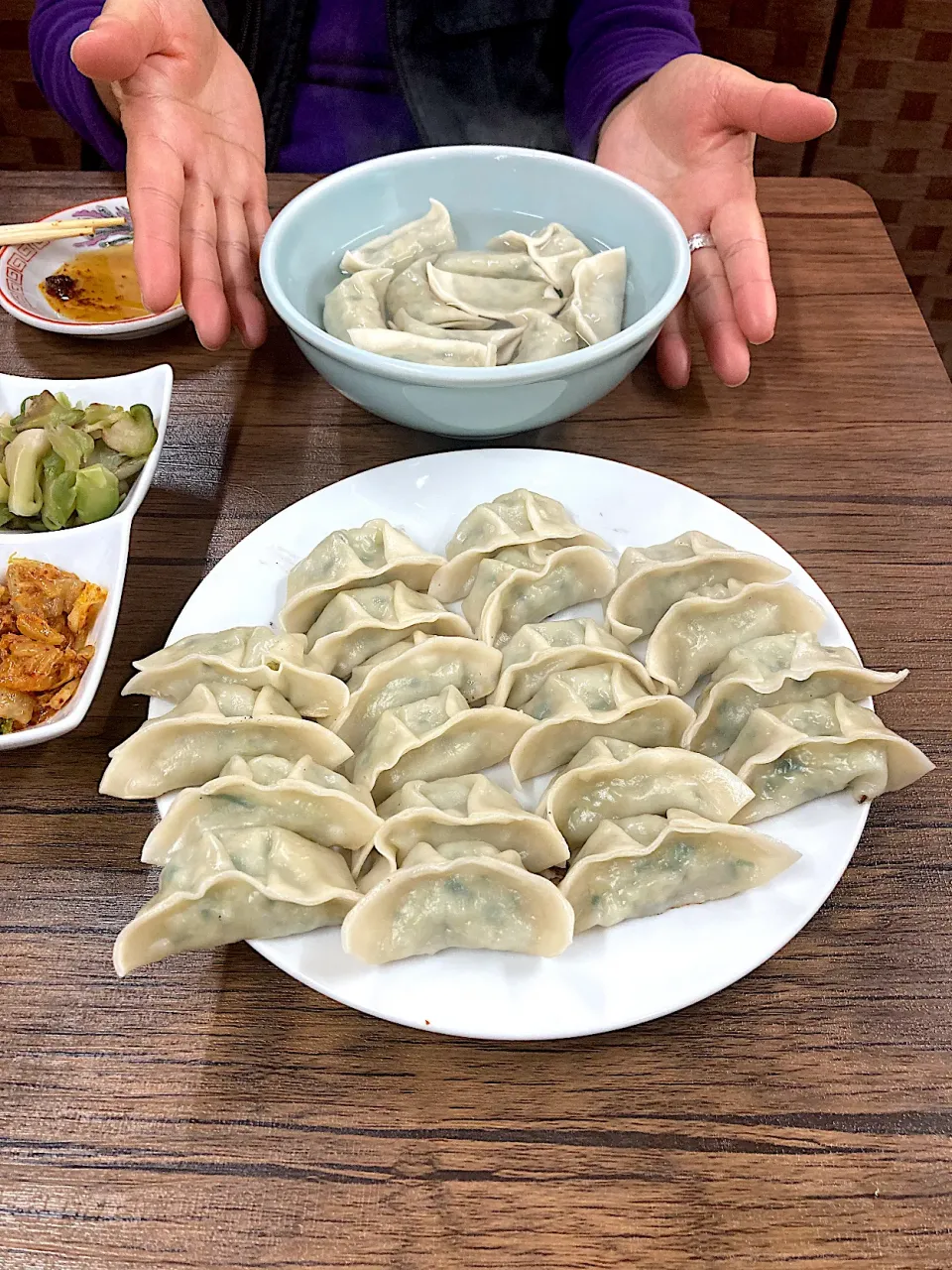 焼き餃子（20個）と水餃子（10個）（実況中継中）|なびさん