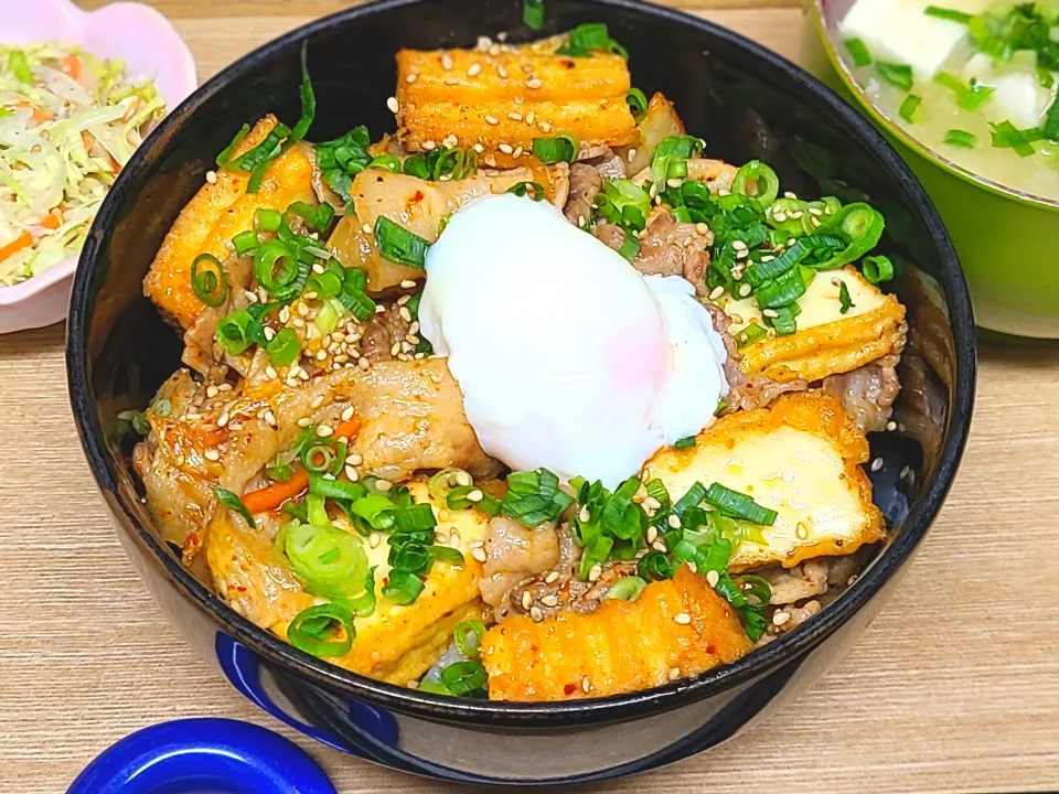 絹厚揚げ豚バラキムチ丼|まぁやん。さん