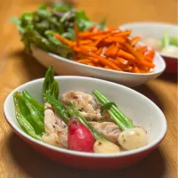 11/16の夕食　鶏野菜塩炒めとニンジンのサラダ|yoneさん