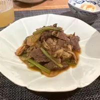 牛肉と平茸のオイスターソース炒め🥢|Saori.Sさん