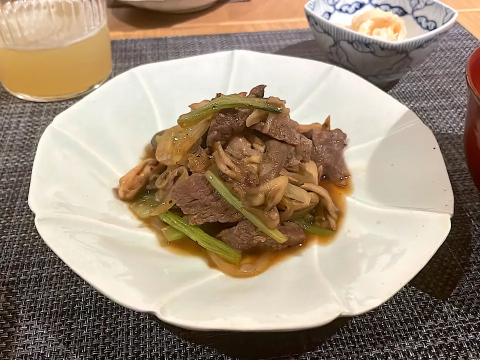 牛肉と平茸のオイスターソース炒め🥢|Saori.Sさん