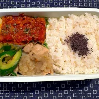 トマトソース、じゃがいもにんじん、レンコン鶏じゃが、きゅうり醤油ナムル|おかーたまさん