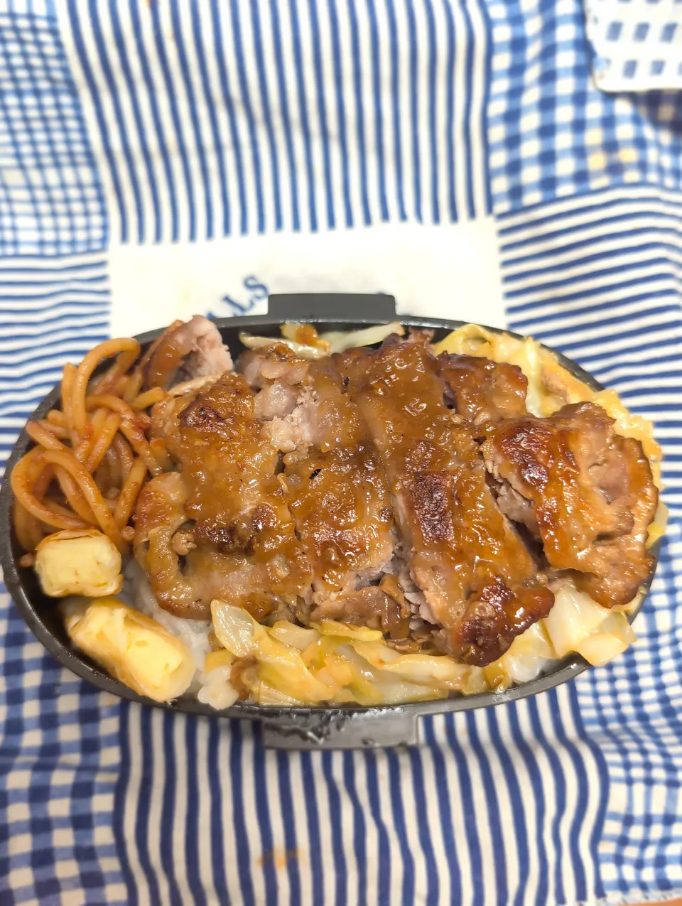 豚こま生姜焼き丼|ハリネズミさん