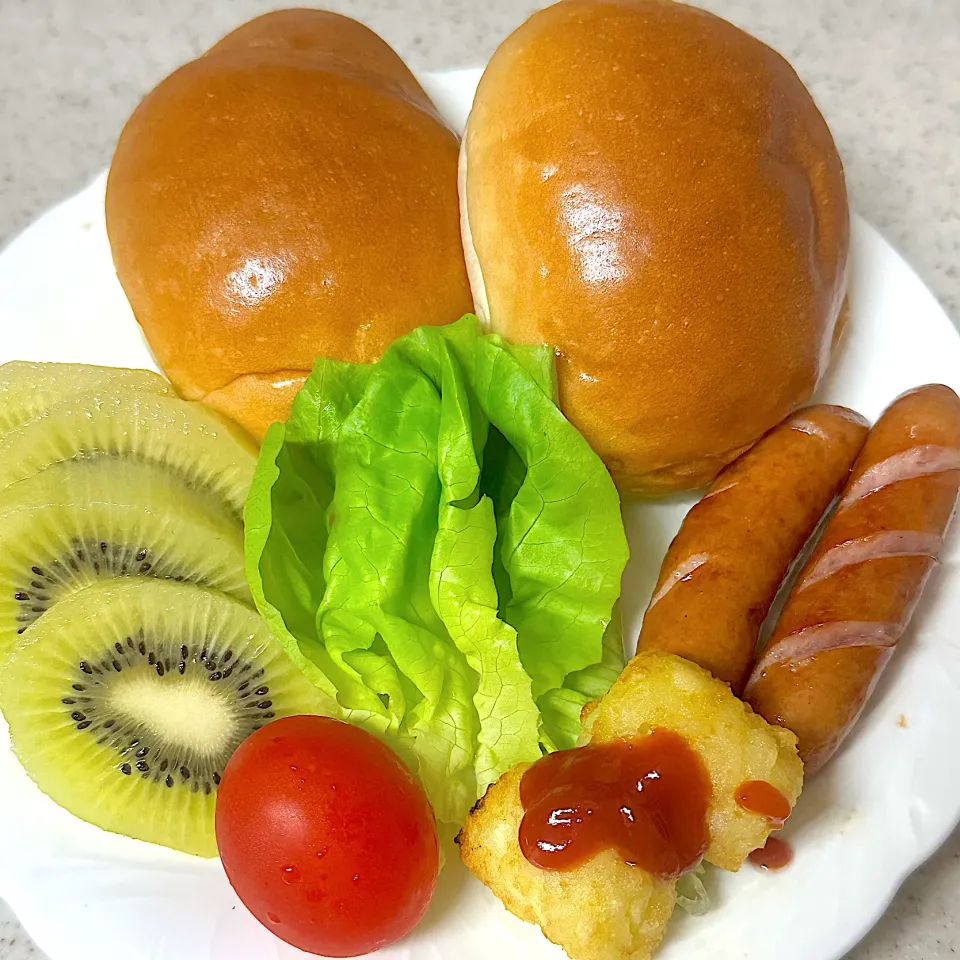 バターロールモーニング|besさん