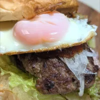 本日の朝食〜ベーコンレタスエグバーガー| f.1125beさん