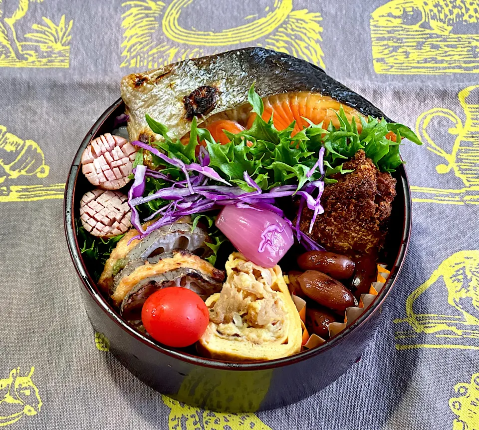 鮭、蓮根のツミレはさみ焼き、ピーナッツ醤油煮、ヒレカツ|めみさん