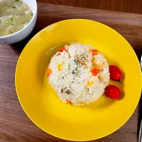 炊飯器でシーフードチャーハンとホタテスープのお夕飯（小学生👧）|みーぬ | 楽しいお母さんの日々さん