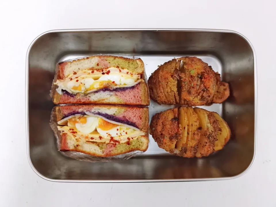 蓝莓火腿鸡蛋芝士三明治+风琴马铃薯|Yilinさん