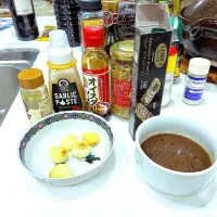 バルサミコマスタードドレッシング。バルサミコ酢、オリーブオイル、オイスターソース、クミンパウダー、ブラックペッパー、ガーリックペースト、粒マスタード、オニオンパウダー、アンチョビペースト、味の素。|くろーぶやんさん