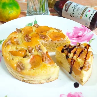 Snapdishの人気料理写真:fumfumさんの無花果のヨーグルトケーキを柿で