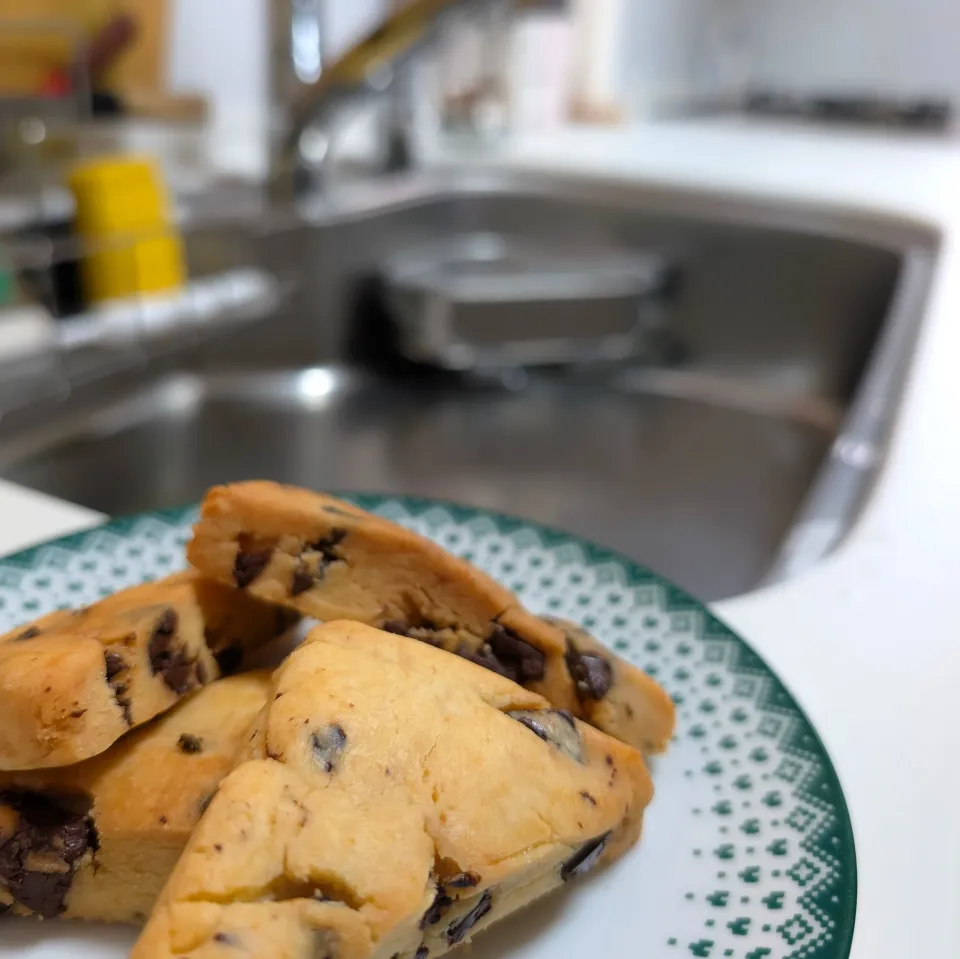 新キッチンで初お菓子作り！米粉のチョコチャンクスコーン♡|ちょこさん