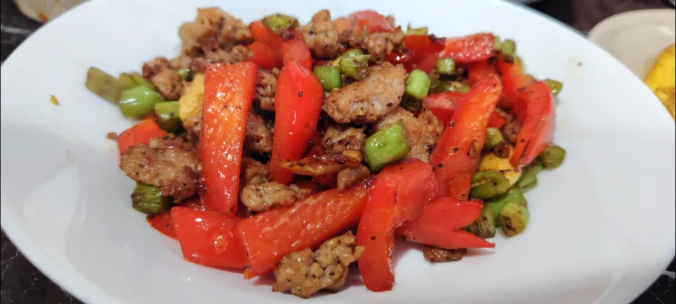 Garlic minced pork stir fry with French beans and red pepper 🐽😋|🍒lynnlicious🍒さん