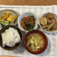 #だし巻き卵 #パプリカピーマン豚肉ニラ炒め #玉こんにゃくと根菜の煮物 キャベツ大根わかめのお味噌汁|しょうママさん