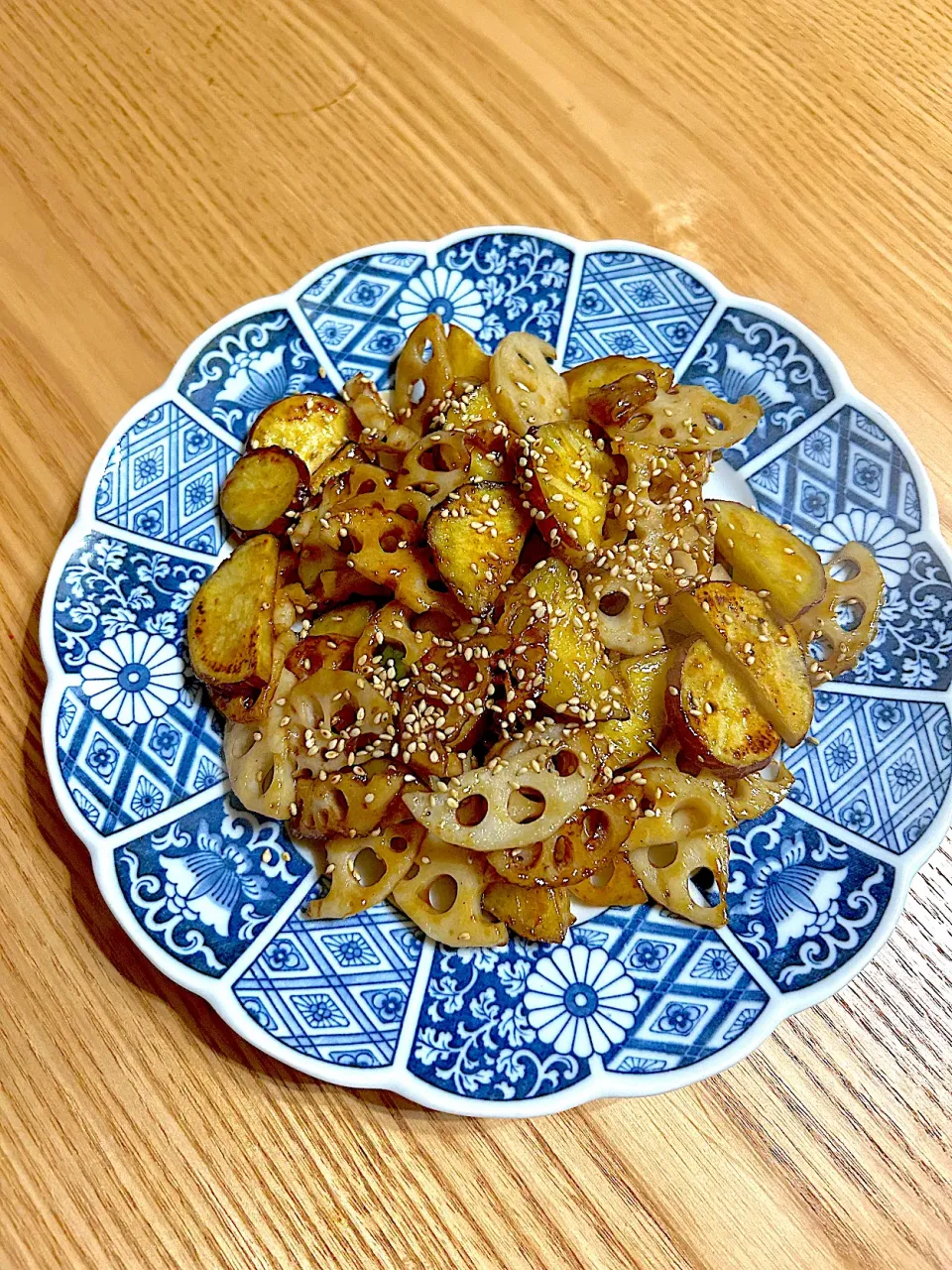 レンコンとサツマイモの甘辛炒め|kyonmiさん