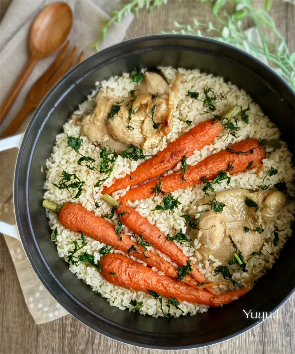 鶏と人参の炊き込みピラフ🥕|ゆーこどんさん