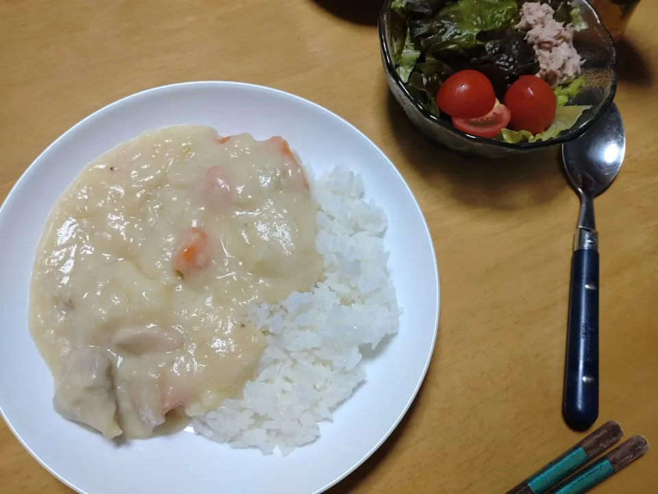 クリームシチューとサラダ|しまだ ちえこさん