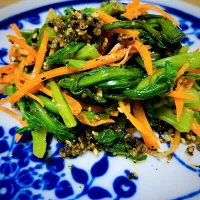 春菊と人参の白黒胡麻和え| ご飯はん♪さん