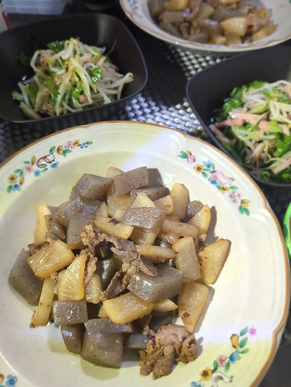 豚大根こんにゃく＆レタスとモヤシのサラダ|テケテケさん