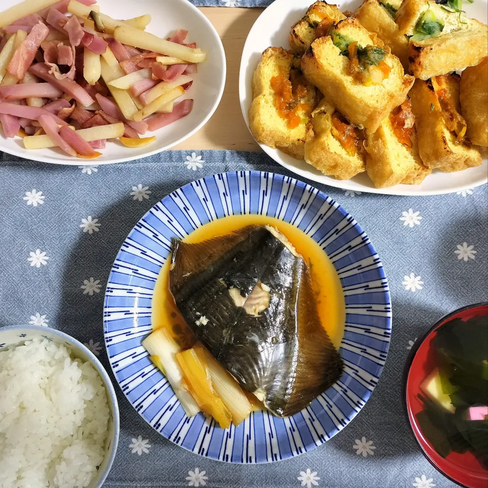 🌛*゜カレイの煮付け / ジャガイモとベーコン炒め / ネギ味噌油揚げ / お吸い物|Ayakaさん