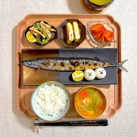 秋刀魚の塩焼きのおぼんごはん