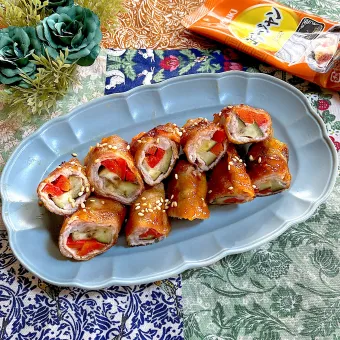 Snapdishの人気料理写真:ピリ辛豚肉巻き🍂