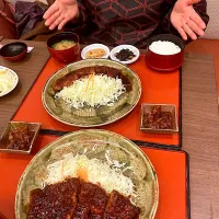 今日の昼ご飯　「矢場とん」さん松坂屋店　ロースカツ（勿論、味噌カツ）をいただきまーす😋（実況中継終了）|なびさん