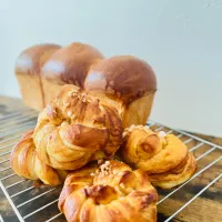 食パンとシナモンロール|ayagohanさん