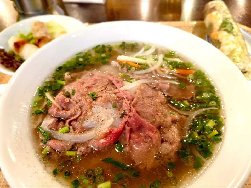 【食べログ アジア・エスニック TOKYO百名店2022~2024選出店】 
ベトナム料理レストラン 
ベトナムちゃん 大久保店 
牛肉しゃぶしゃぶフォーセット
 (生春巻き、揚げ春巻き付き) 
＠大久保30秒 
(JR新大久保駅から徒歩4分) 
25309
〈醤151塩48噌󠄀23タ10昆9出15
F17冷27混4つ3焼1ポ1〉|大脇さん