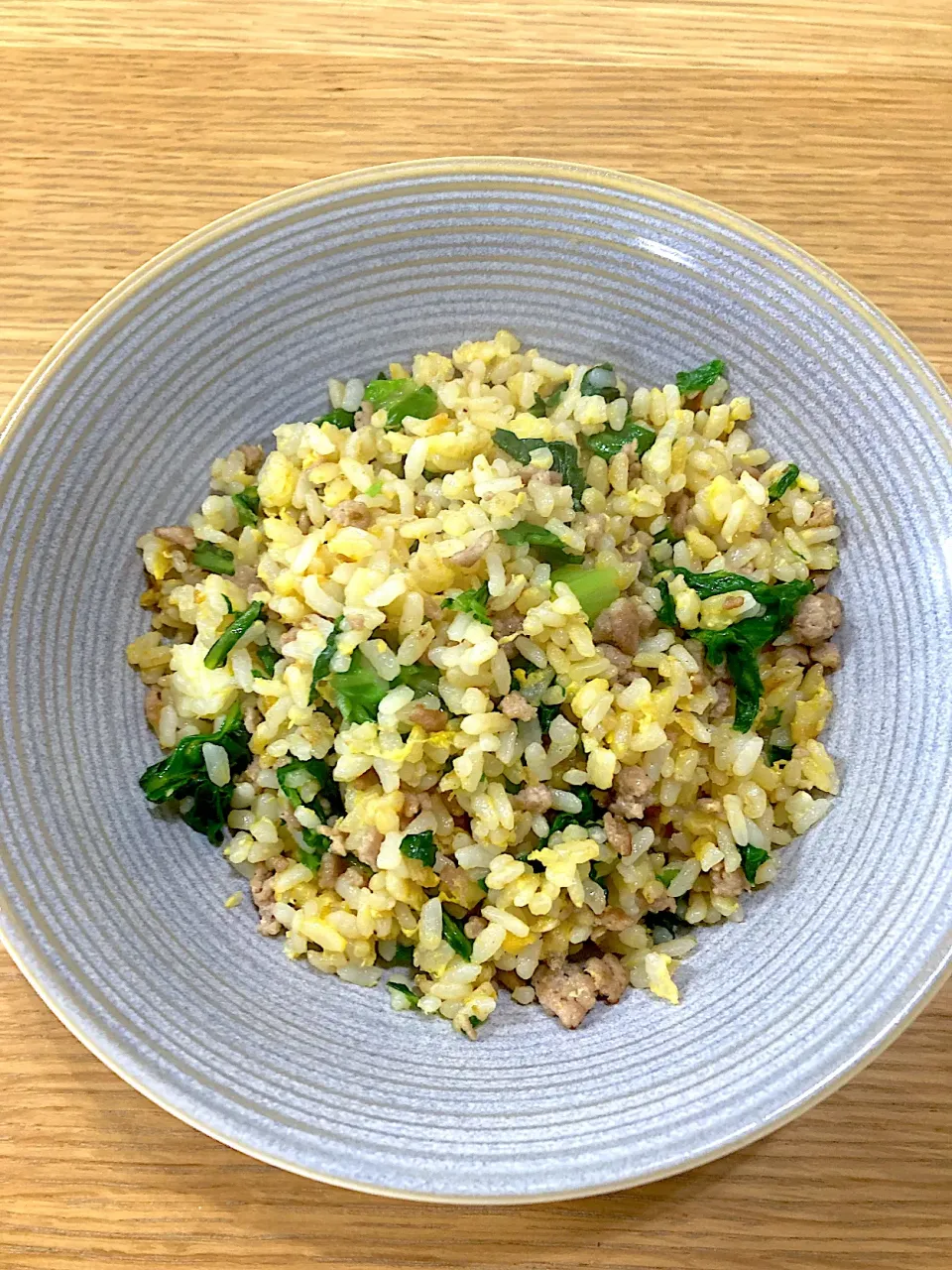 レタスと豚ひき肉にチャーハン|ゆきんころんさん
