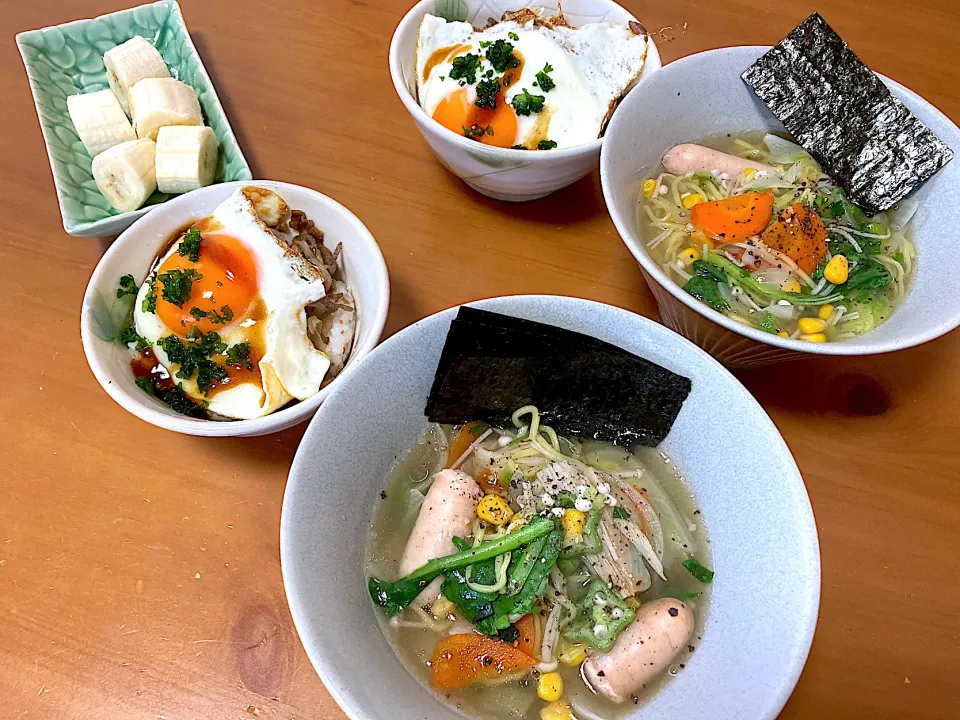 義母からもらった北海道土産のニ夜干しラーメン函館塩♡肉どんぶりon the ソース目玉焼き|さくたえさん