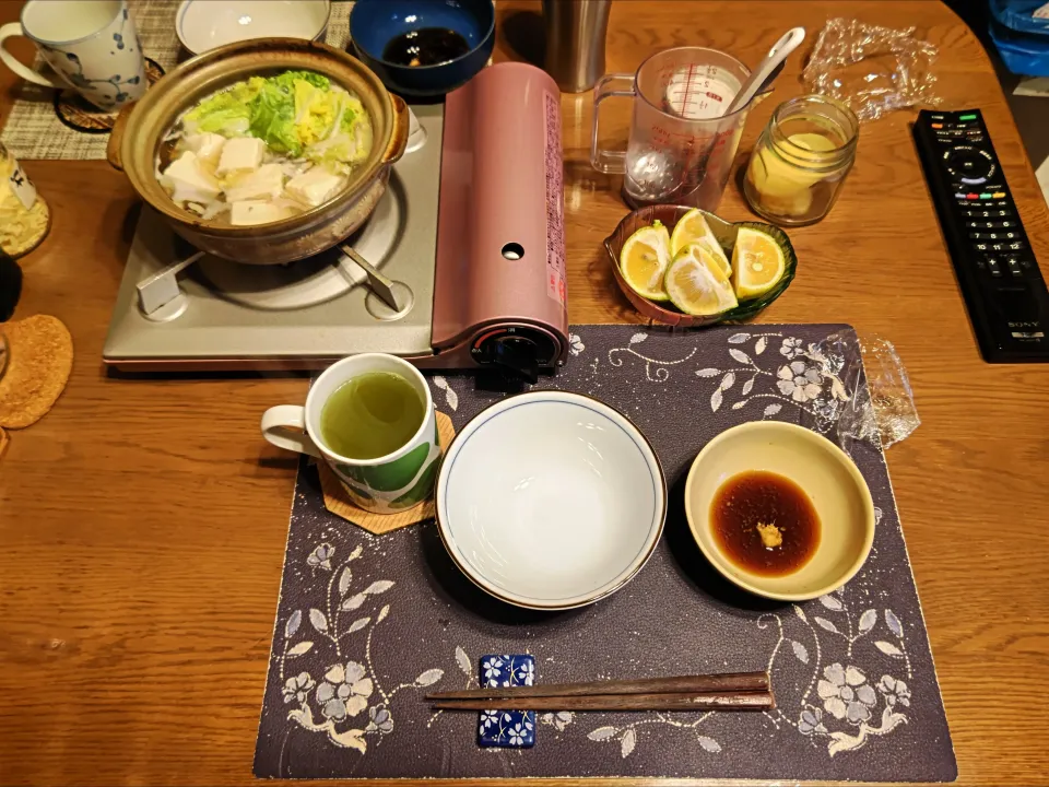 簡単寄せ鍋、雑炊、沢庵、熱い日本茶(昼飯)|enarinさん