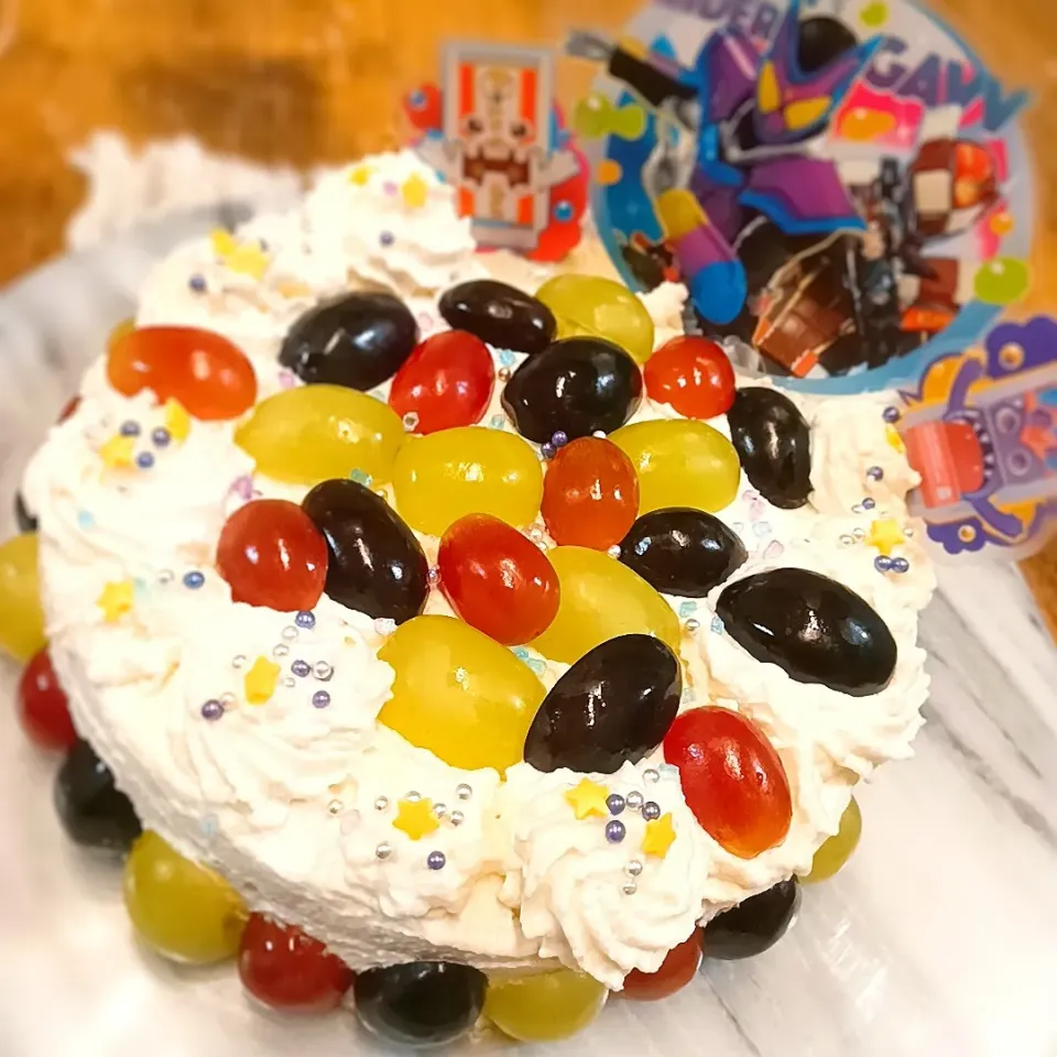 末っ子と一緒に♡3種のぶどうのバースデーケーキ🎂|❤︎YUKARI❤︎さん