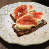 無花果とブルーのタルティーヌ