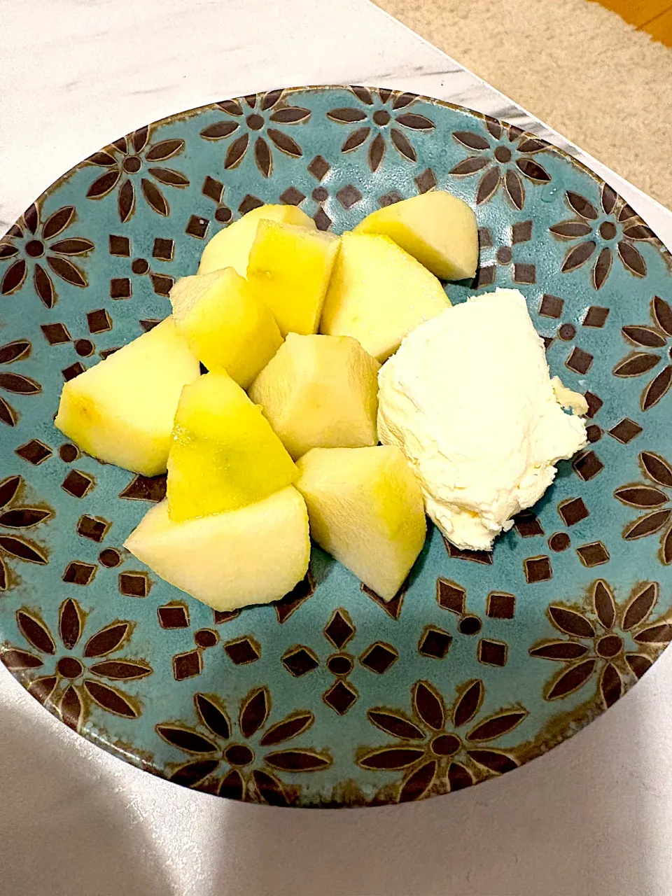 ラフランスのクリームチーズ添え|Suzukiさん