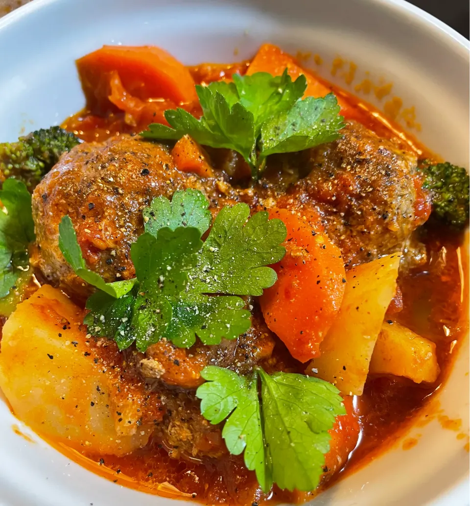 トマト煮込みハンバーグ🍅|DKさん